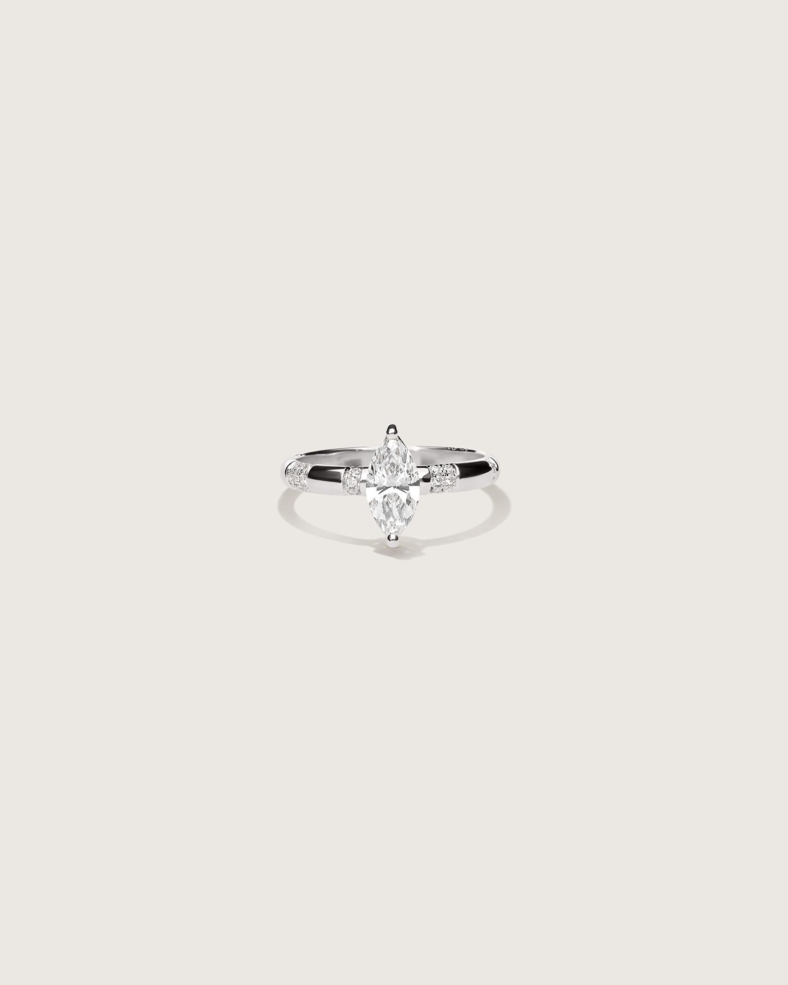 EO_Core_Ring_Andrea_0,7ct_WhiteDiamond_ZuluMini_White_FrontBrown_Collection_LoRes