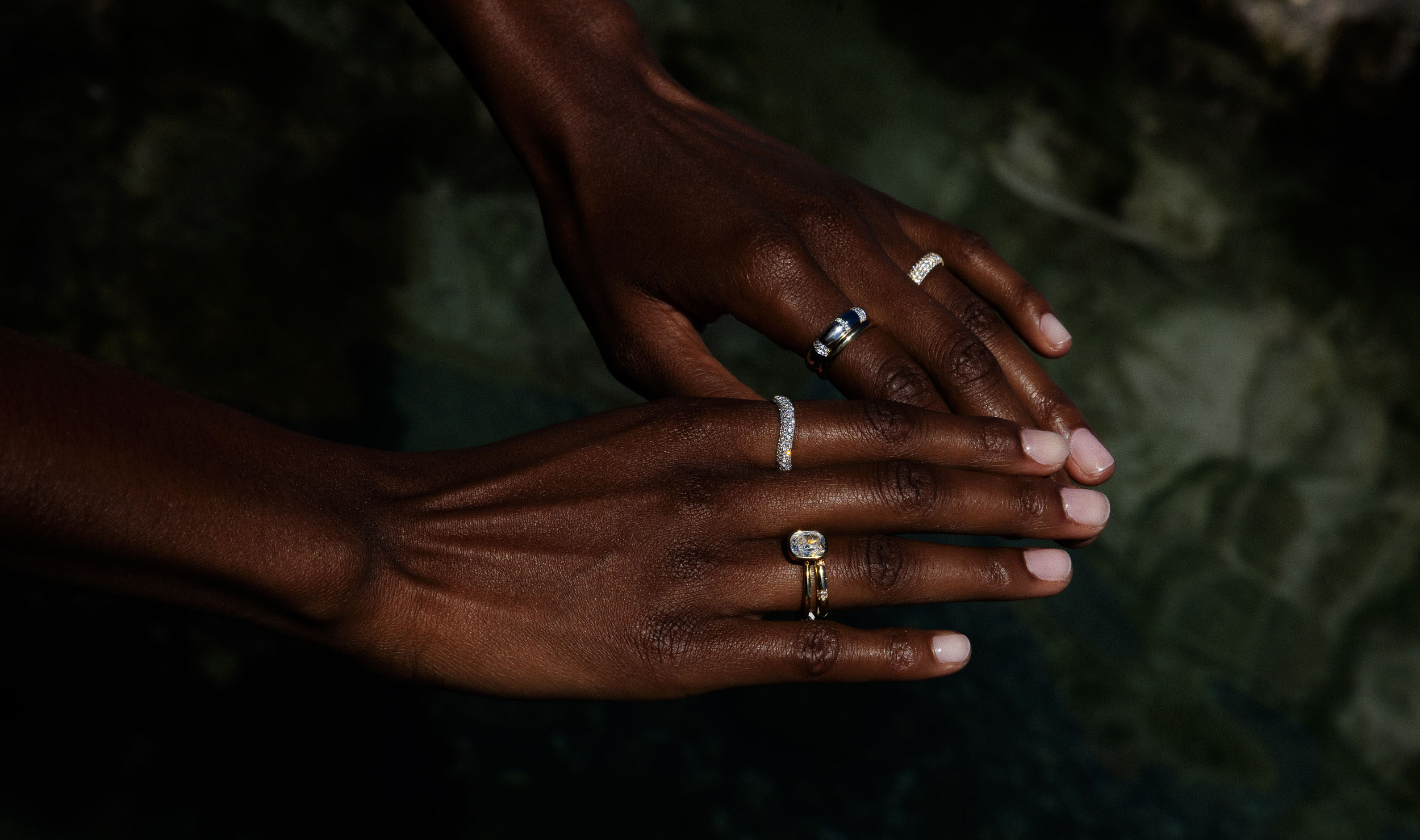 E&O_EDITED_HANDMODEL_WEB-19