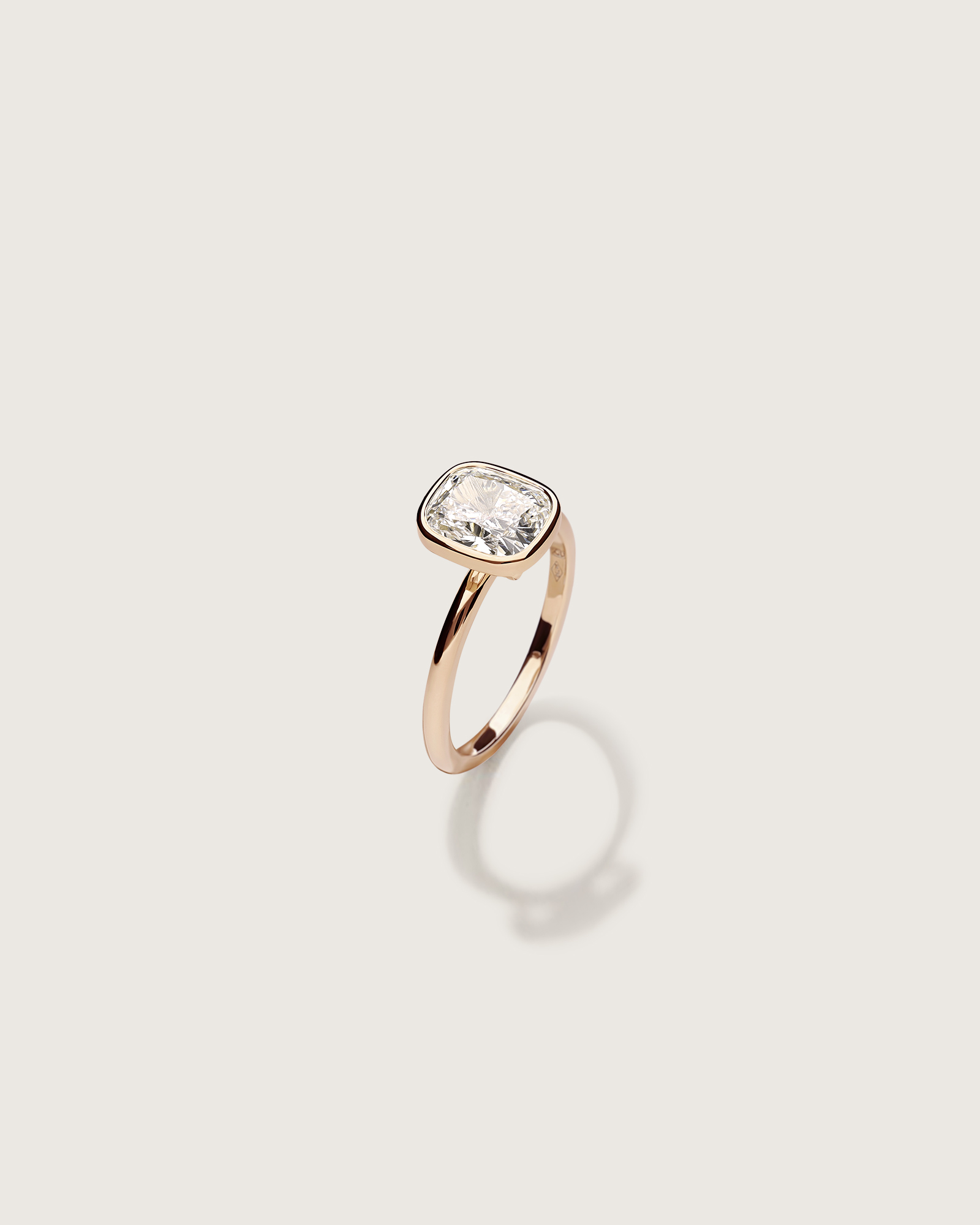 EO_Core_Ring_Mae_2ct_WhiteDiamond_Bezel_Yose_SideBrown_Collection_LoRes